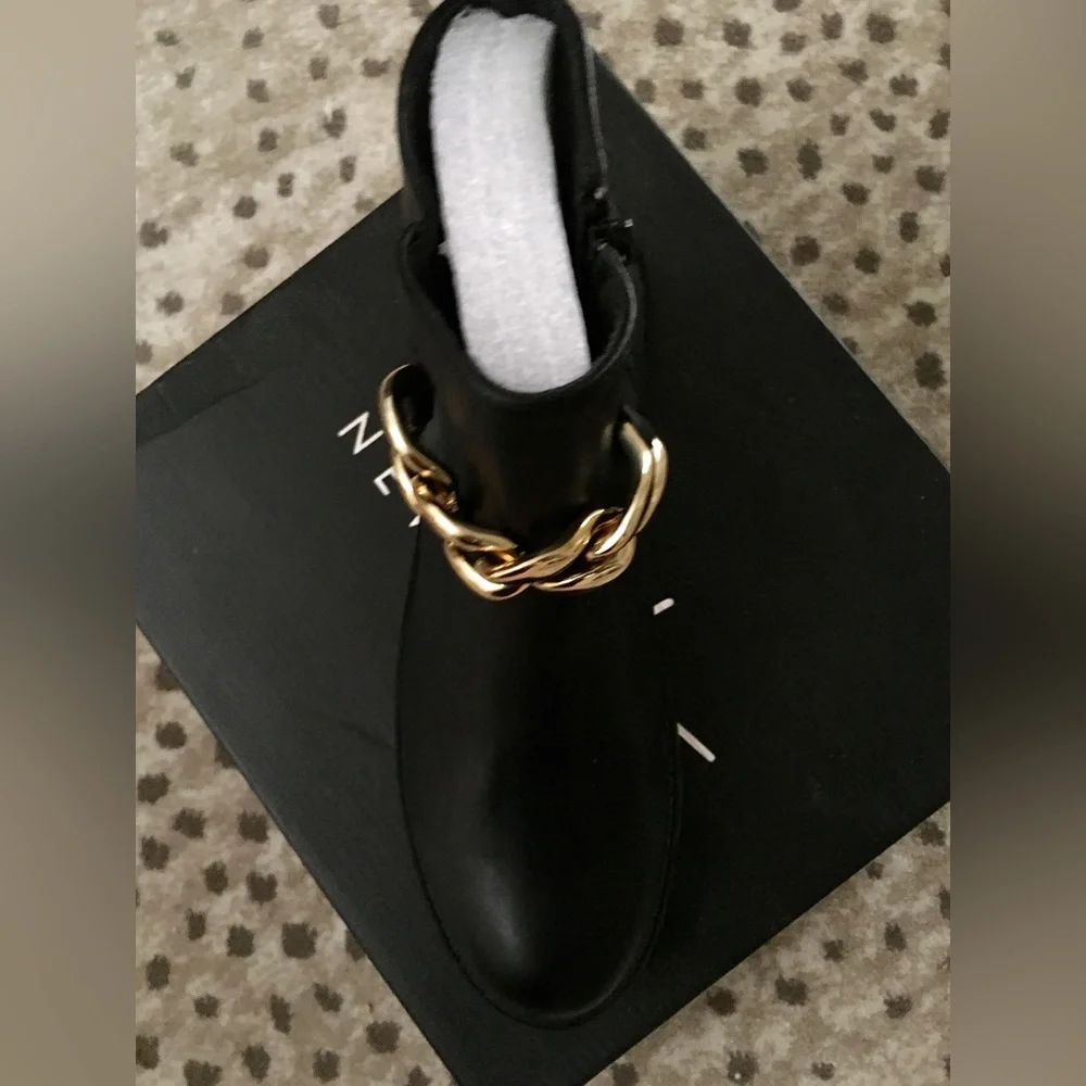 NEW NICOLE MILLER 9M ELLE Gold
Chain Chelsea Booties Boots Lug Sole Zip closure - Picture 8 of 12